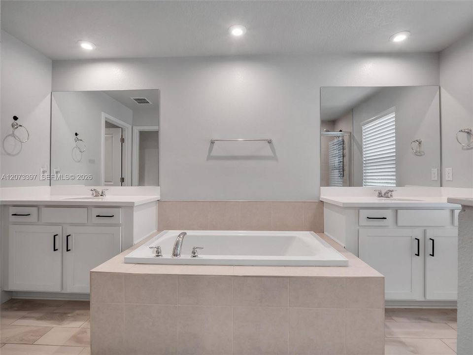 For Rent: $2,850 (4 beds, 3 baths, 2574 Square Feet)