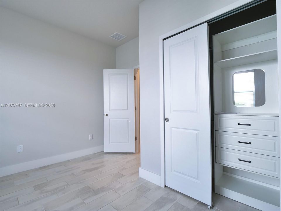 For Rent: $2,850 (4 beds, 3 baths, 2574 Square Feet)
