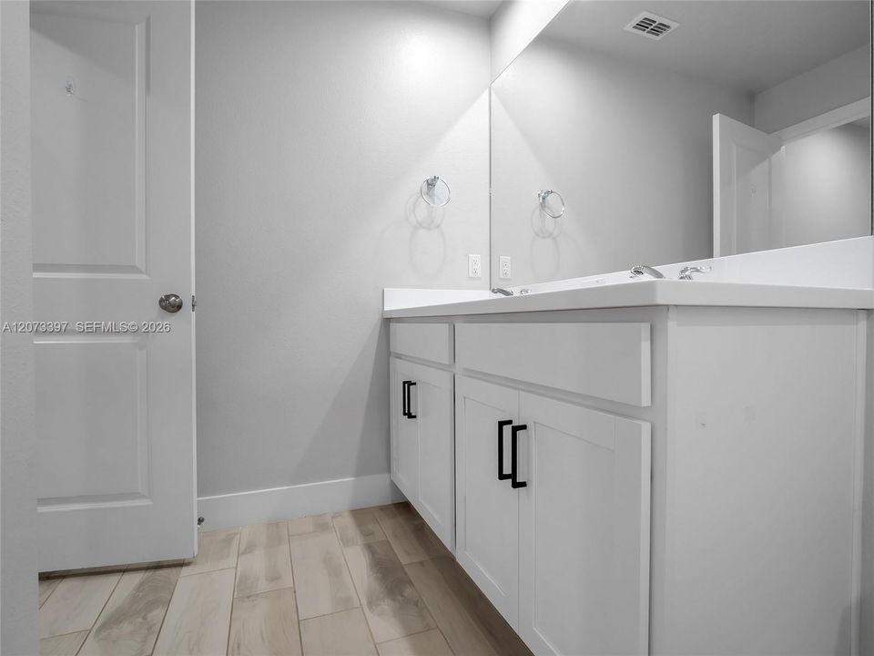 For Rent: $2,850 (4 beds, 3 baths, 2574 Square Feet)