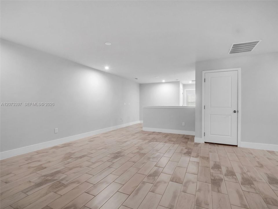 For Rent: $2,850 (4 beds, 3 baths, 2574 Square Feet)