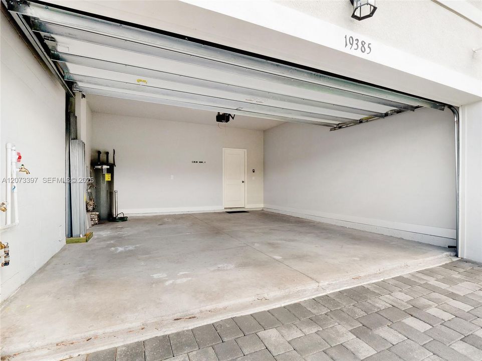 For Rent: $2,850 (4 beds, 3 baths, 2574 Square Feet)