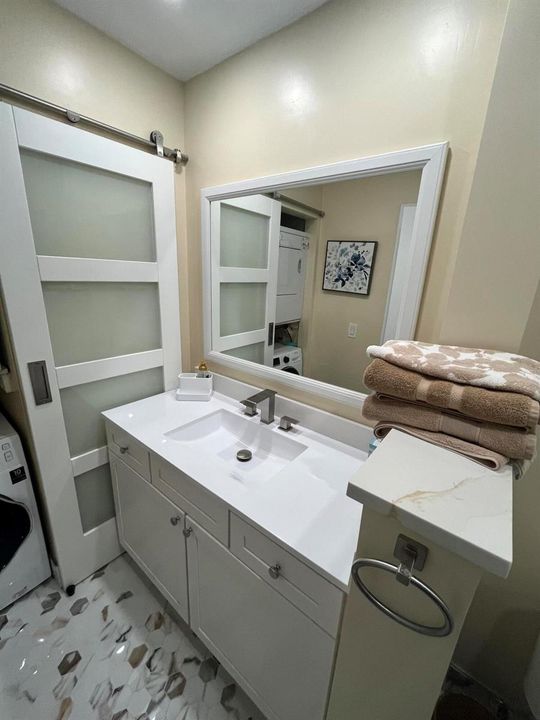 2ND/GUEST BATHROOM