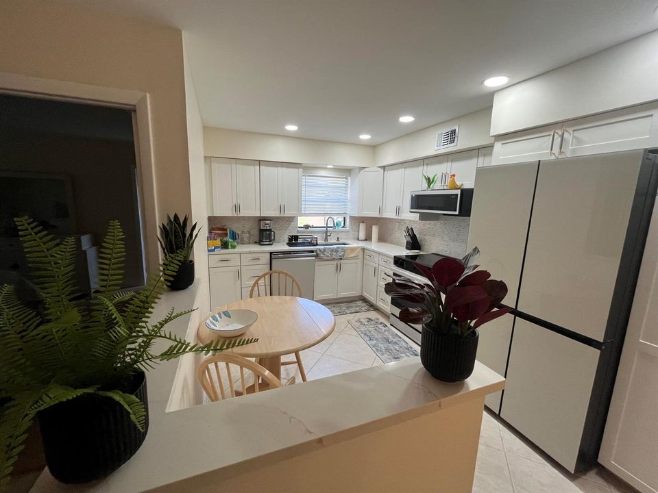 eat-in-kitchen