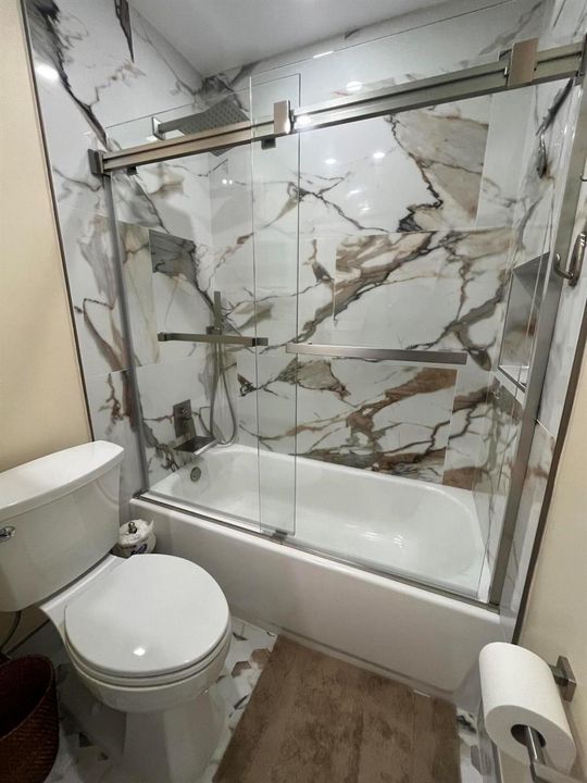 GUEST/2ND BATHROOM