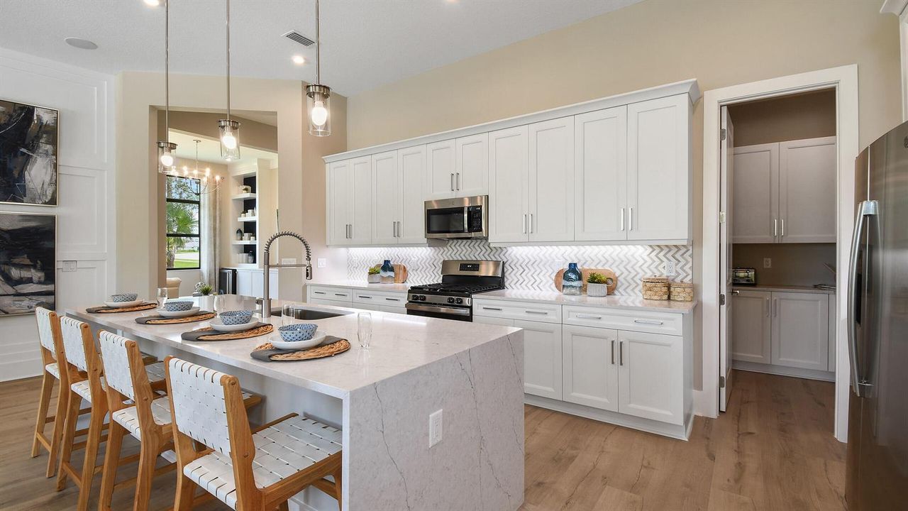 Julia Model - Island Kitchen 4