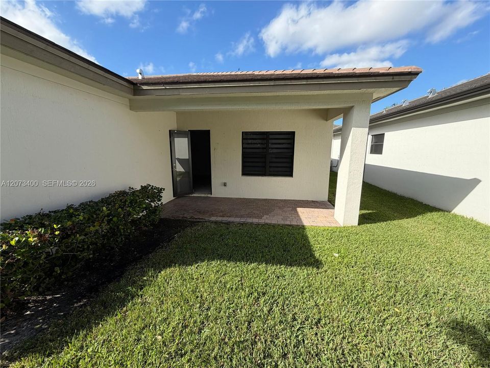 For Sale: $800,000 (3 beds, 2 baths, 2047 Square Feet)