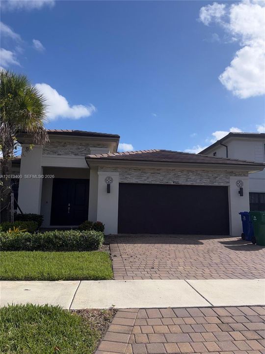 For Sale: $800,000 (3 beds, 2 baths, 2047 Square Feet)