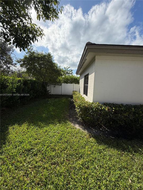 For Sale: $800,000 (3 beds, 2 baths, 2047 Square Feet)
