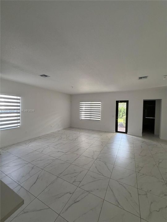 For Sale: $800,000 (3 beds, 2 baths, 2047 Square Feet)