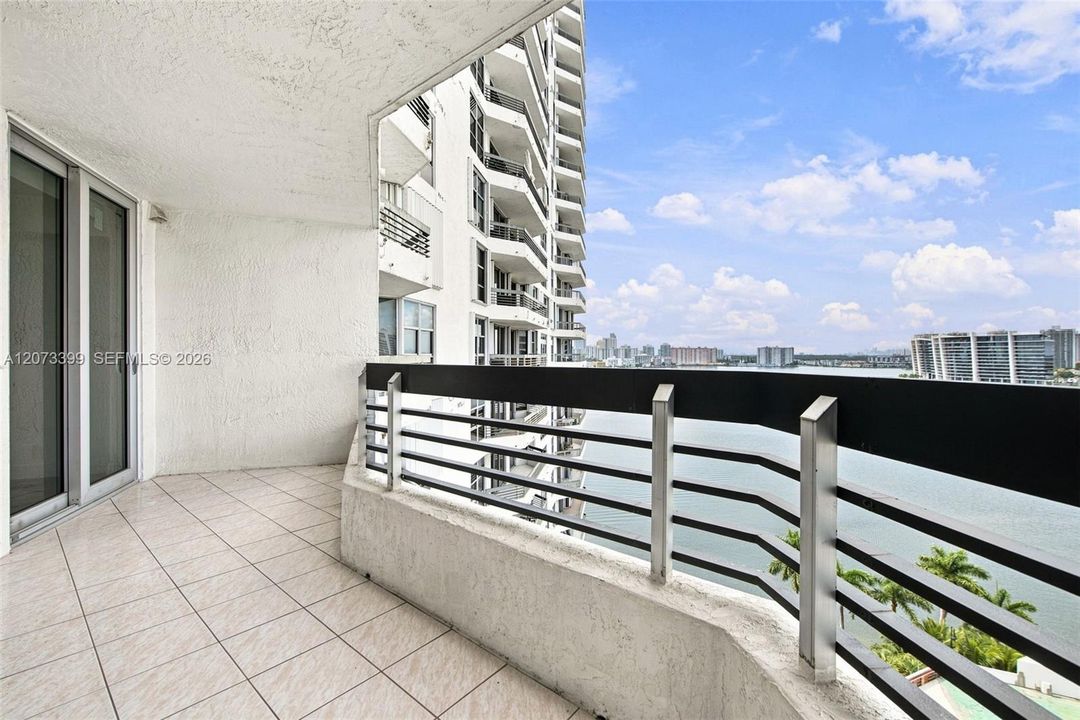 En Venta: $524,900 (2 camas, 2 baños, 1181 Pies cuadrados)