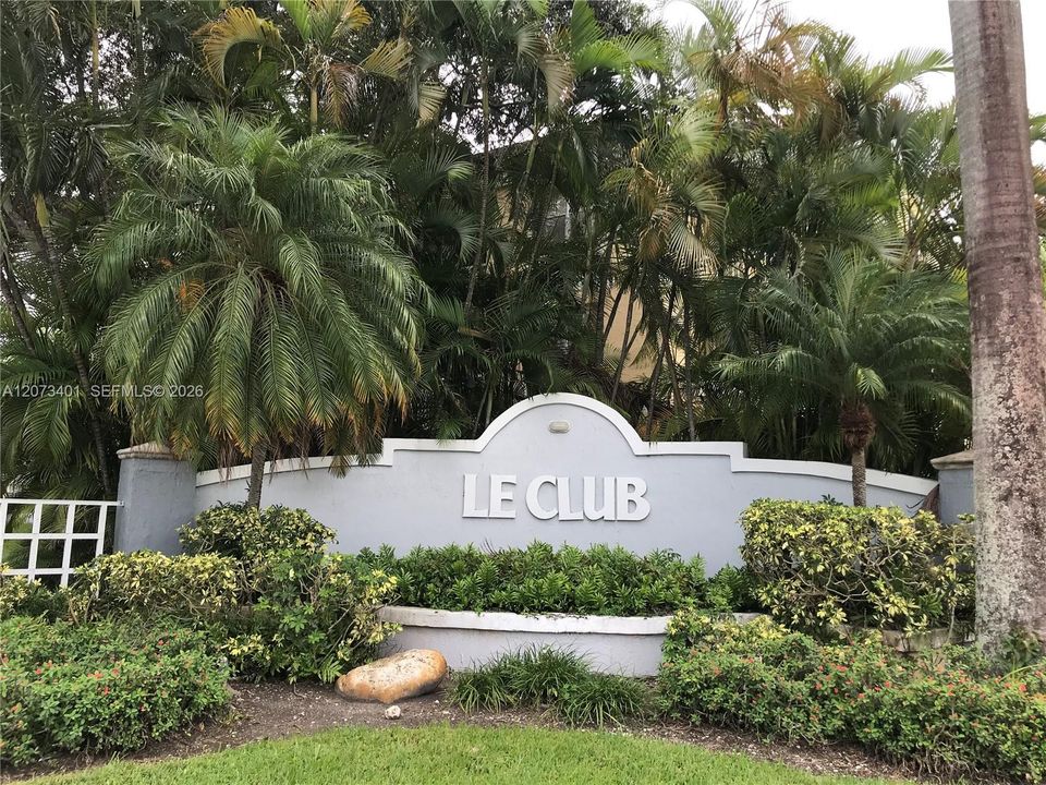 For Rent: $1,825 (1 beds, 1 baths, 813 Square Feet)