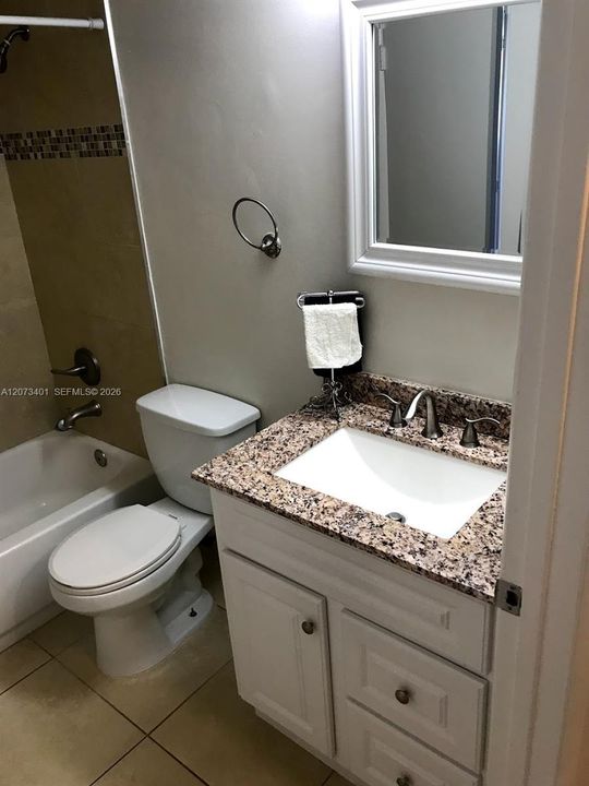 For Rent: $1,825 (1 beds, 1 baths, 813 Square Feet)