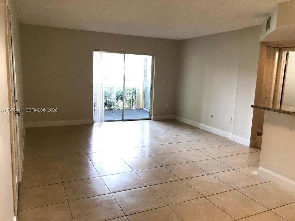 For Rent: $1,825 (1 beds, 1 baths, 813 Square Feet)