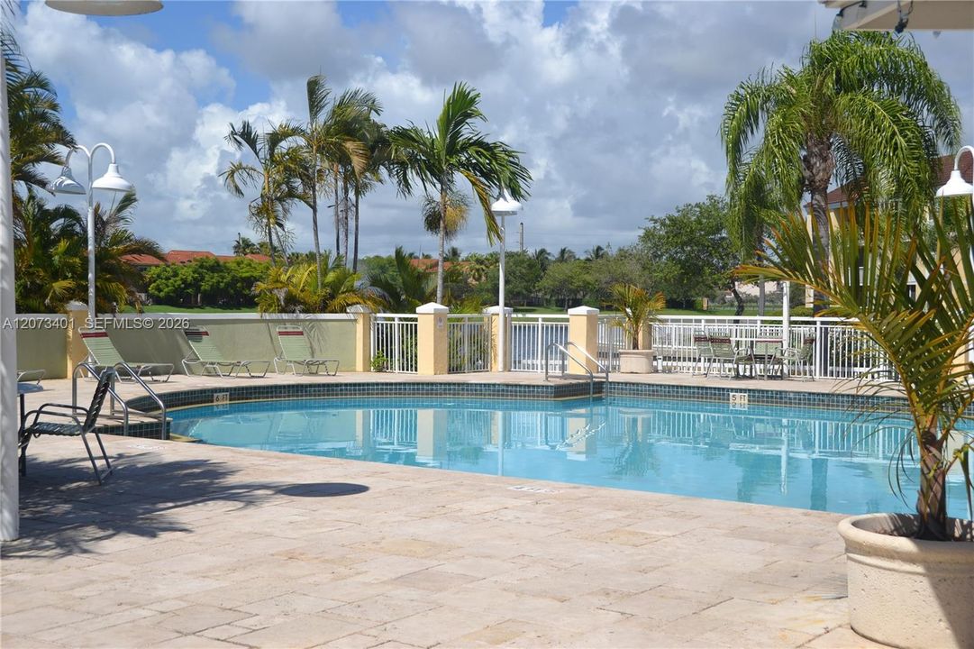 For Rent: $1,825 (1 beds, 1 baths, 813 Square Feet)