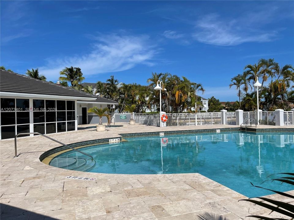 For Rent: $1,825 (1 beds, 1 baths, 813 Square Feet)