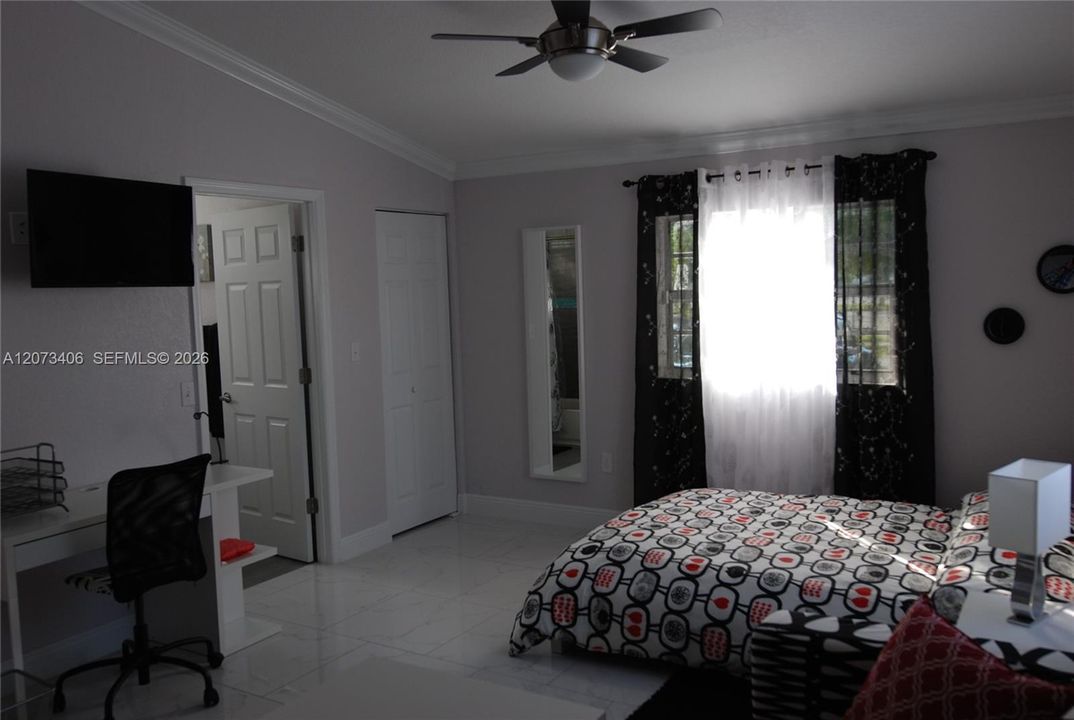 For Rent: $1,500 (0 beds, 1 baths, 325 Square Feet)