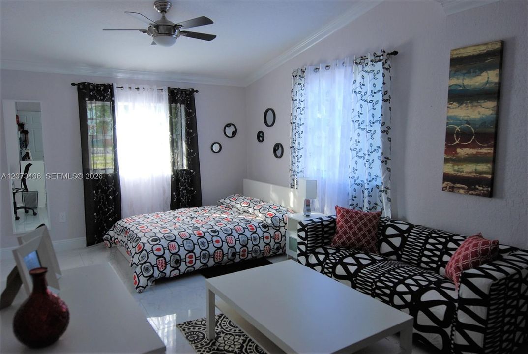For Rent: $1,500 (0 beds, 1 baths, 325 Square Feet)