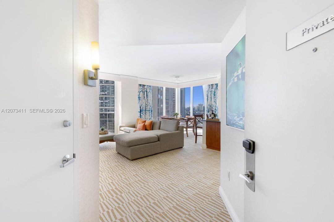 For Sale: $765,000 (1 beds, 1 baths, 1021 Square Feet)