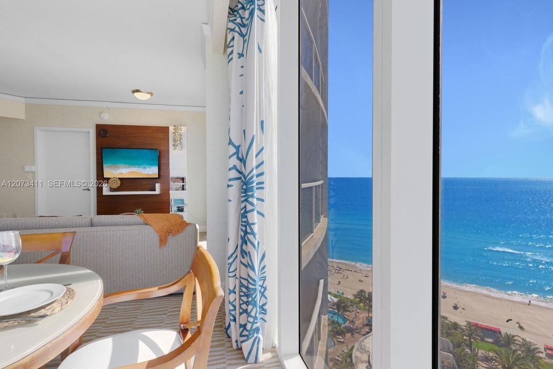 For Sale: $765,000 (1 beds, 1 baths, 1021 Square Feet)