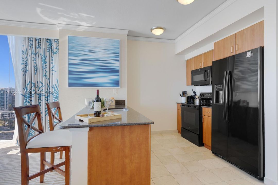 For Sale: $765,000 (1 beds, 1 baths, 1021 Square Feet)
