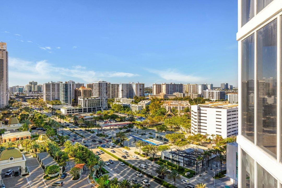 For Sale: $765,000 (1 beds, 1 baths, 1021 Square Feet)