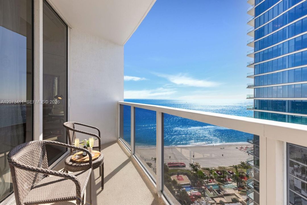 For Sale: $765,000 (1 beds, 1 baths, 1021 Square Feet)