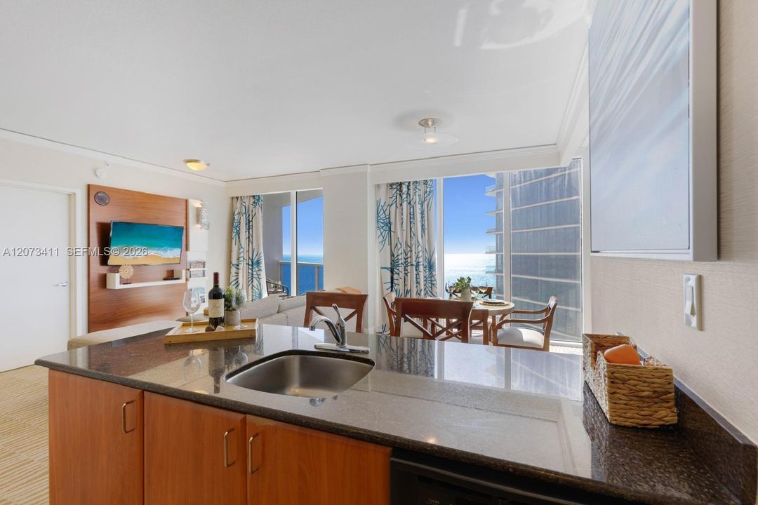For Sale: $765,000 (1 beds, 1 baths, 1021 Square Feet)
