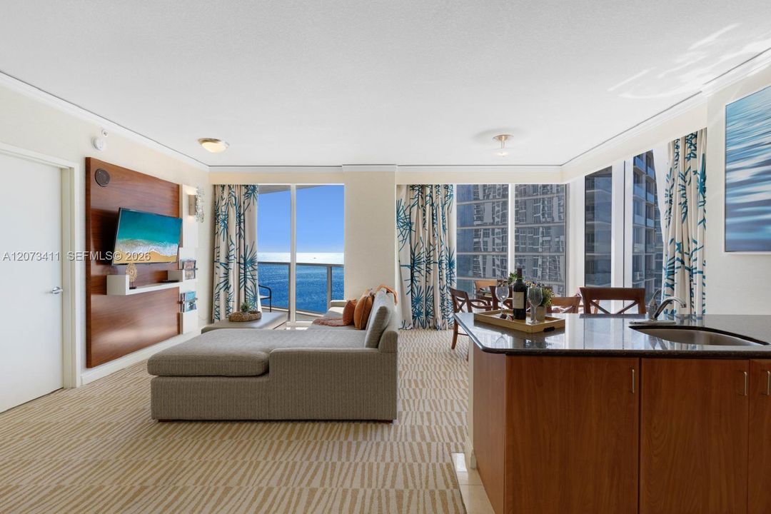 For Sale: $765,000 (1 beds, 1 baths, 1021 Square Feet)