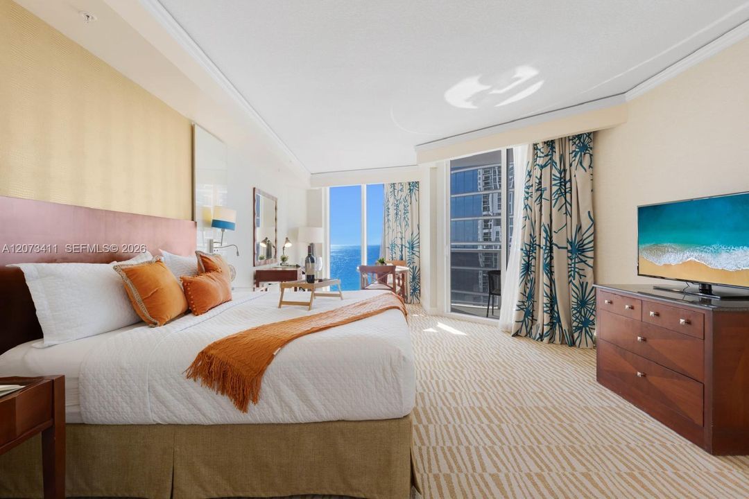 For Sale: $765,000 (1 beds, 1 baths, 1021 Square Feet)