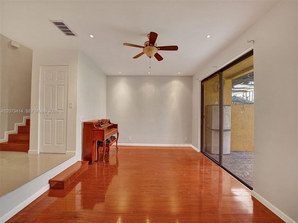 For Rent: $2,850 (3 beds, 2 baths, 1472 Square Feet)