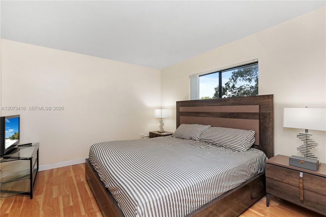 For Sale: $259,921 (2 beds, 2 baths, 1016 Square Feet)