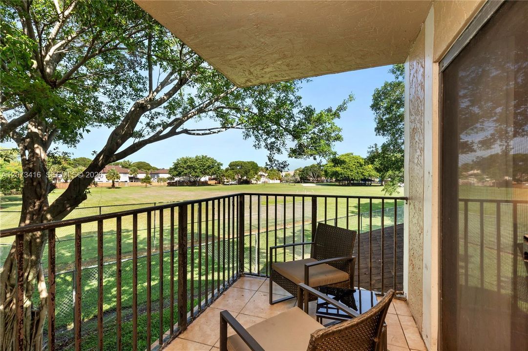 For Sale: $259,921 (2 beds, 2 baths, 1016 Square Feet)