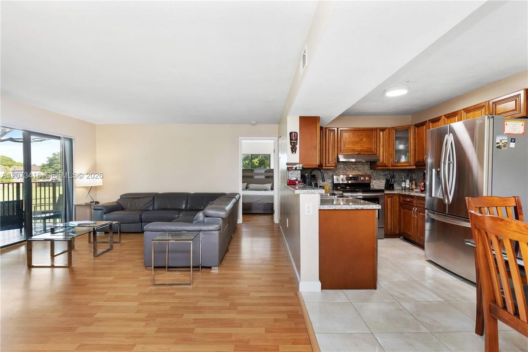 For Sale: $259,921 (2 beds, 2 baths, 1016 Square Feet)