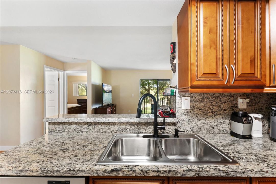 For Sale: $259,921 (2 beds, 2 baths, 1016 Square Feet)