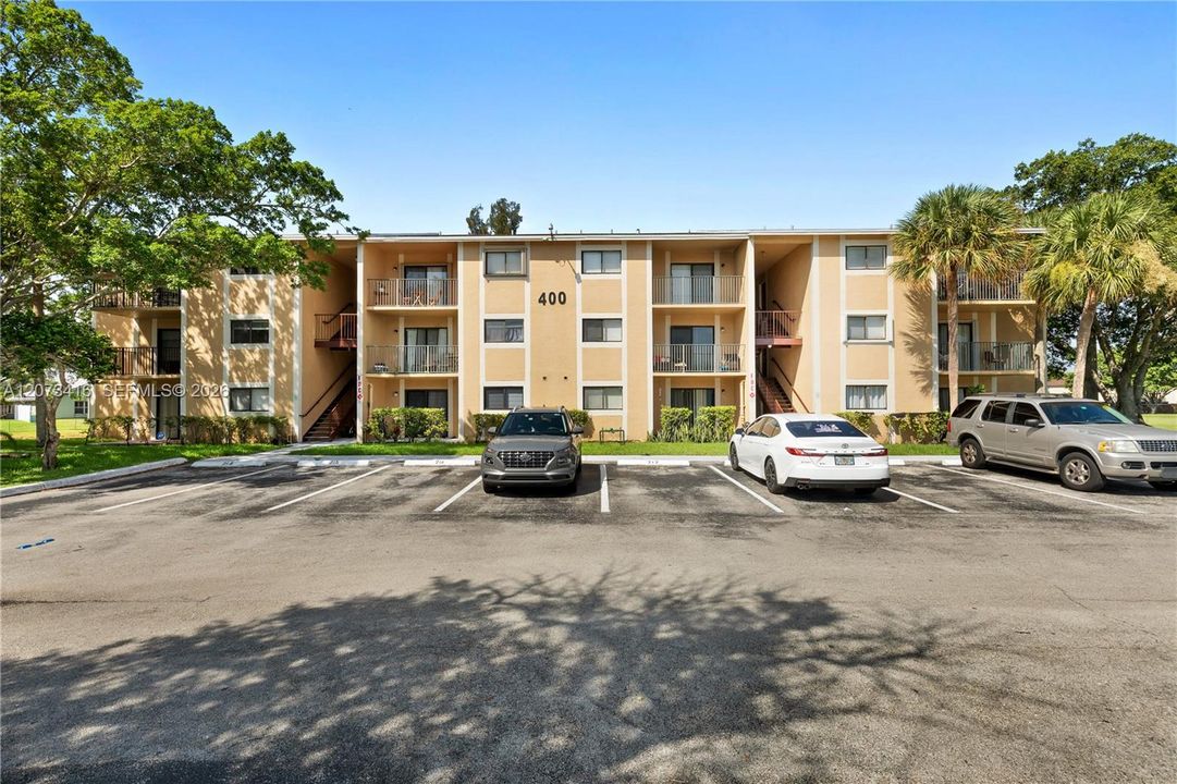 For Sale: $259,921 (2 beds, 2 baths, 1016 Square Feet)