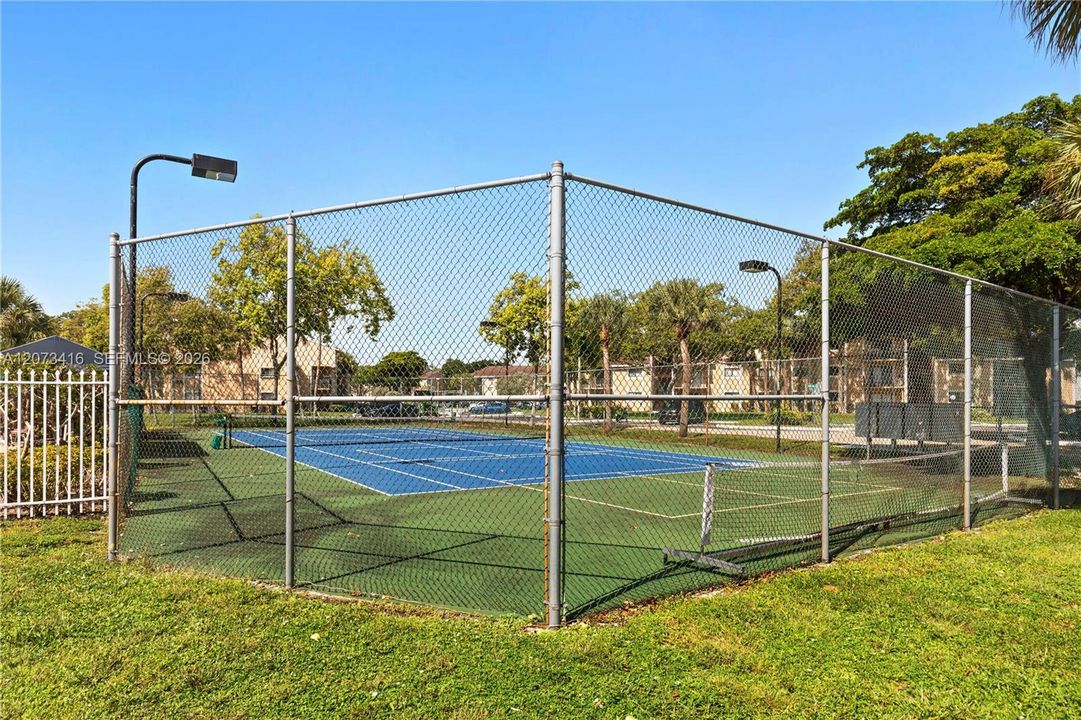 For Sale: $259,921 (2 beds, 2 baths, 1016 Square Feet)