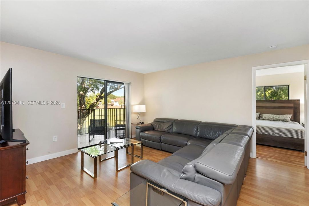 For Sale: $259,921 (2 beds, 2 baths, 1016 Square Feet)