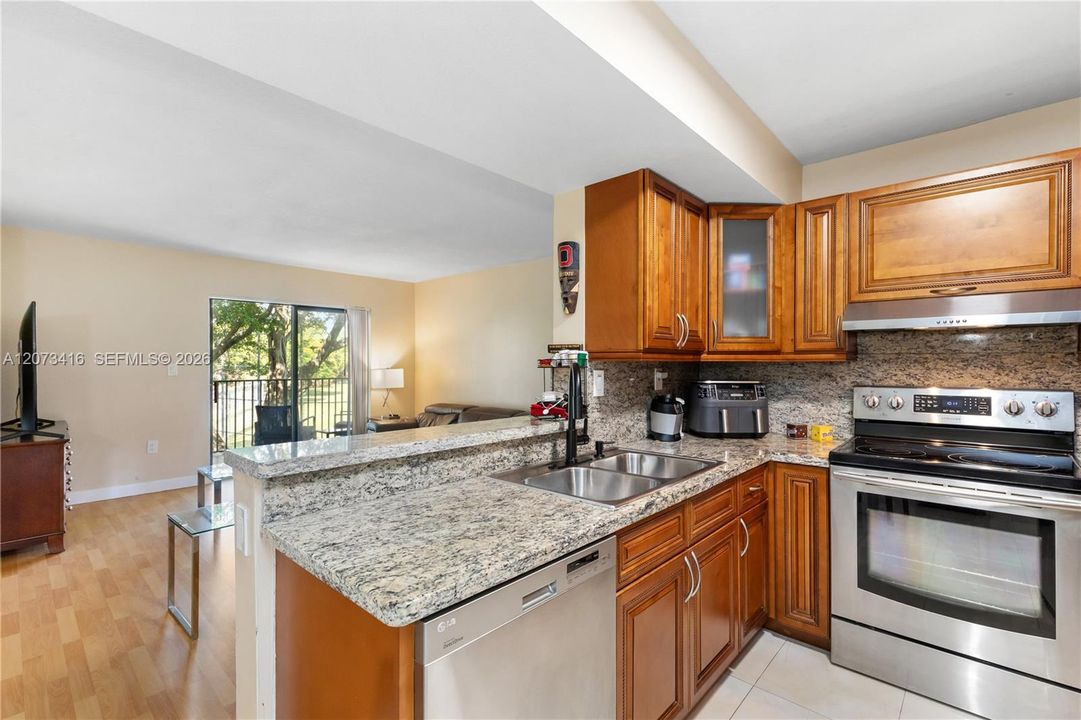 For Sale: $259,921 (2 beds, 2 baths, 1016 Square Feet)