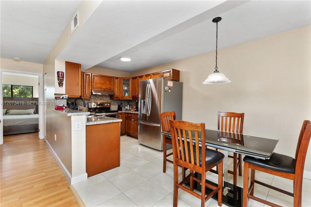 For Sale: $259,921 (2 beds, 2 baths, 1016 Square Feet)