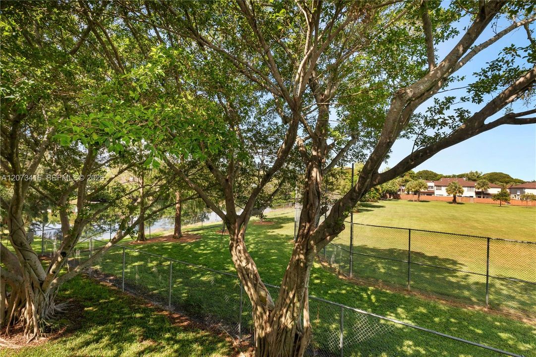For Sale: $259,921 (2 beds, 2 baths, 1016 Square Feet)