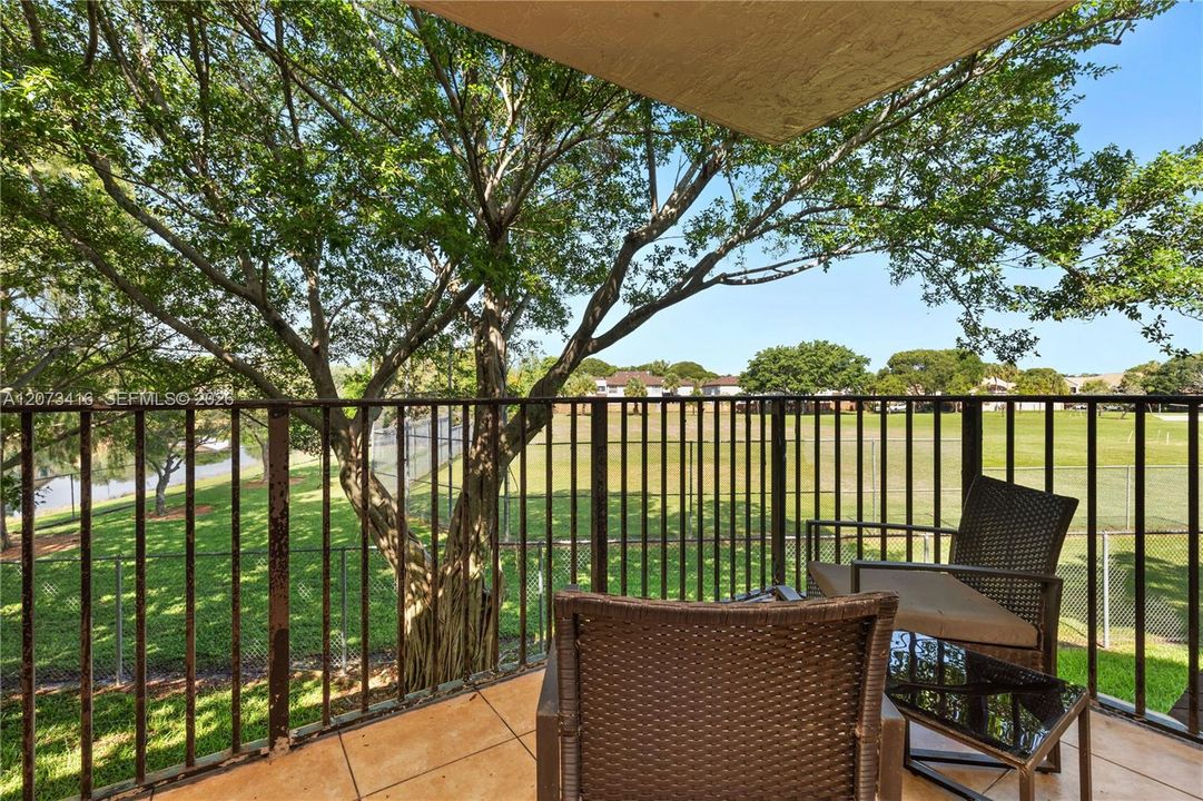 For Sale: $259,921 (2 beds, 2 baths, 1016 Square Feet)
