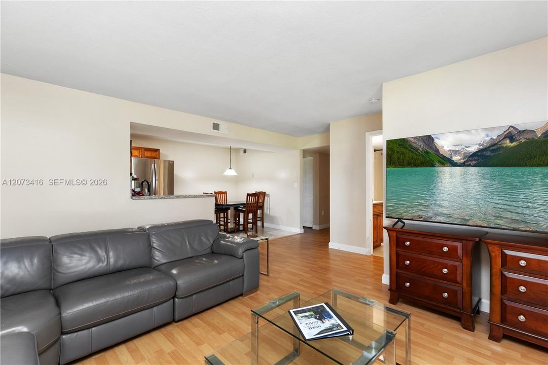 For Sale: $259,921 (2 beds, 2 baths, 1016 Square Feet)