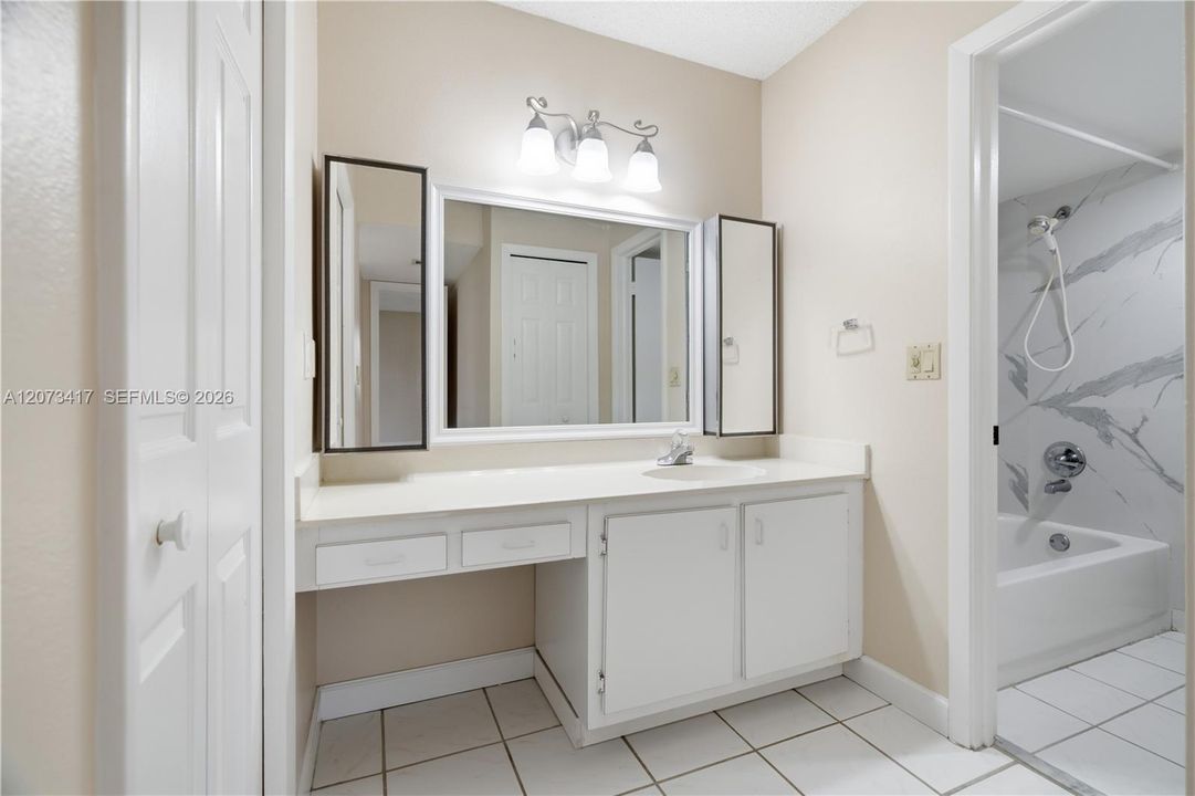 For Rent: $2,300 (2 beds, 2 baths, 1235 Square Feet)