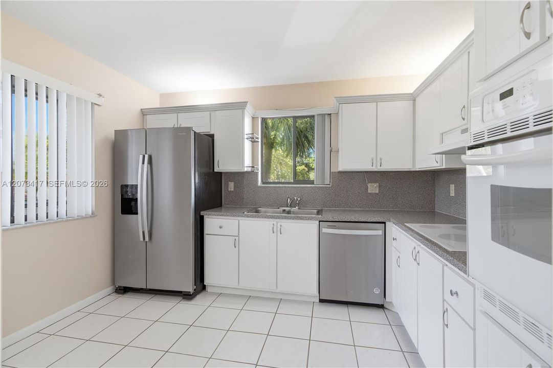 For Rent: $2,300 (2 beds, 2 baths, 1235 Square Feet)