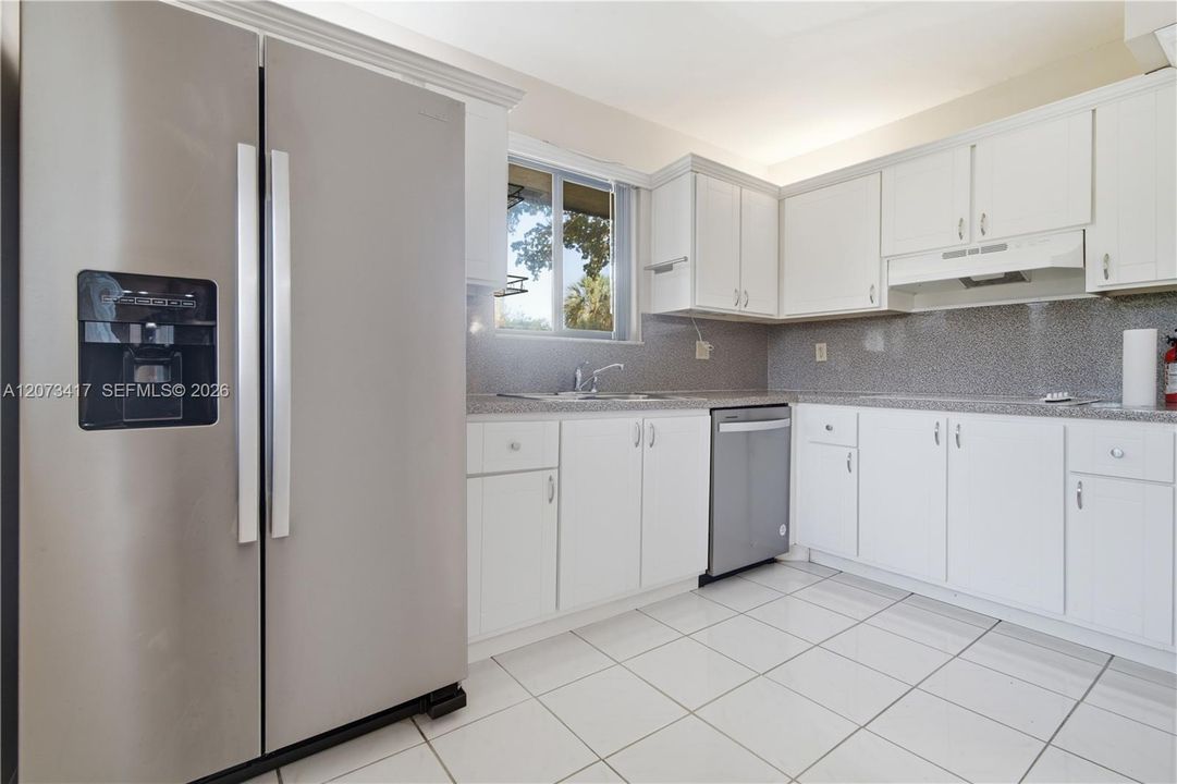For Rent: $2,300 (2 beds, 2 baths, 1235 Square Feet)