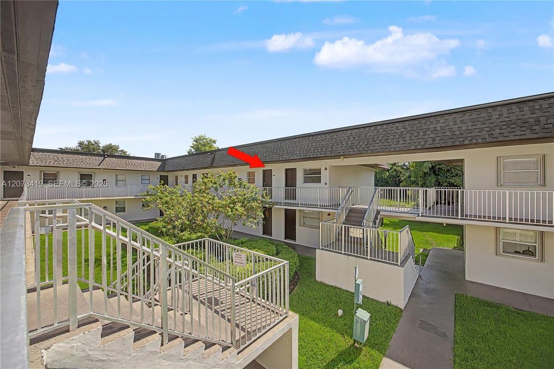 For Sale: $269,900 (2 beds, 1 baths, 866 Square Feet)