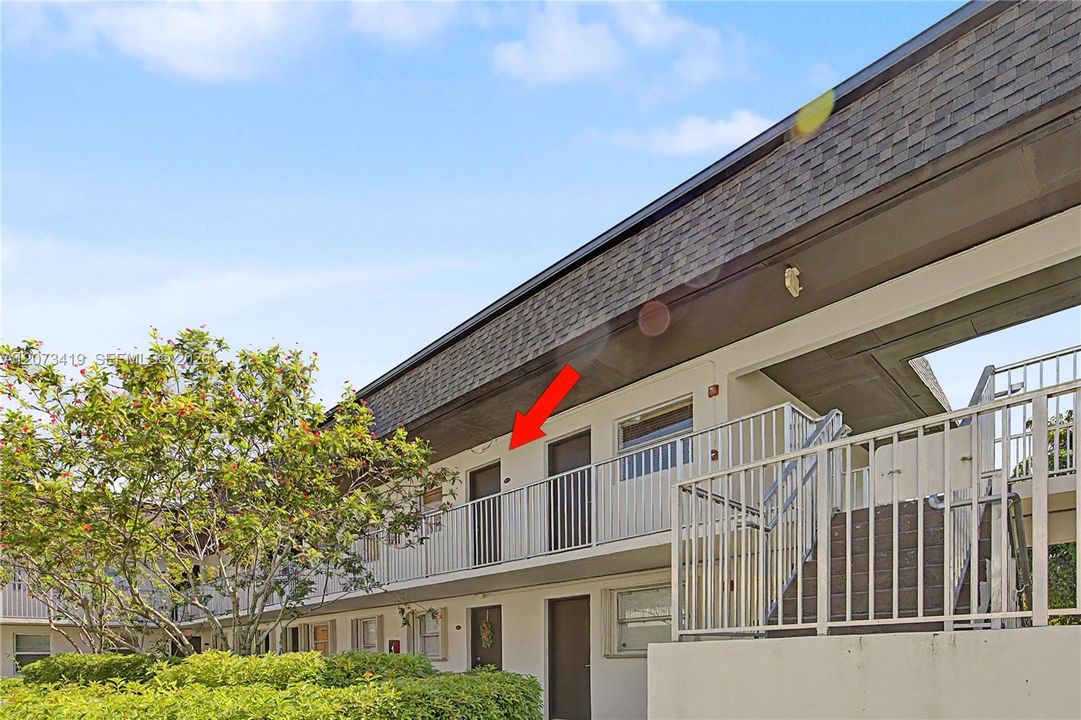 For Sale: $269,900 (2 beds, 1 baths, 866 Square Feet)
