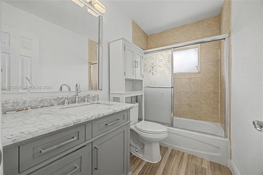For Sale: $269,900 (2 beds, 1 baths, 866 Square Feet)