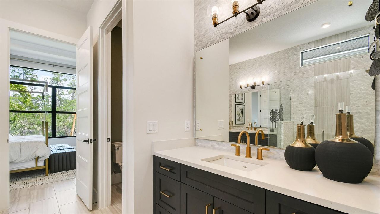 MOS-Madison Model - Owner's Bath 4