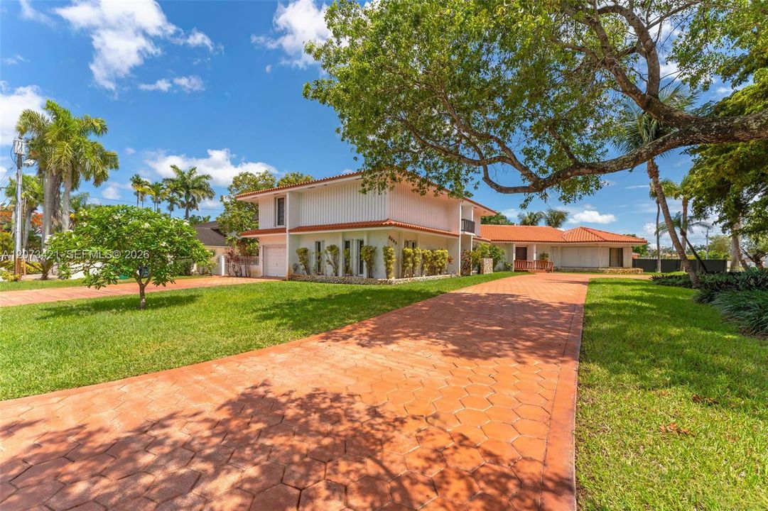 For Sale: $1,599,000 (5 beds, 6 baths, 4830 Square Feet)